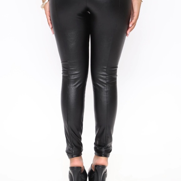 Faux leather leggings fashion nova M - Picture 6 of 13